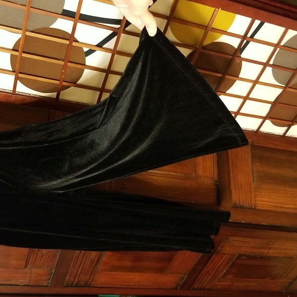 Larry Levine stretch Black Velvet wide leg Capri pants size 6 - Picture 3 of 3